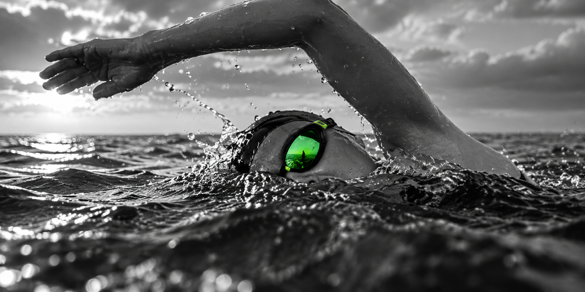 SWIM GOGGLES
