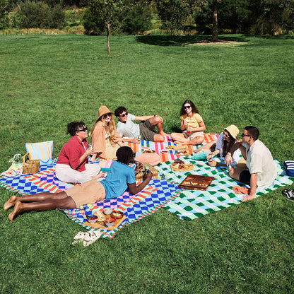 Water-Resistant Picnic Blanket – Quick-Dry & Packable